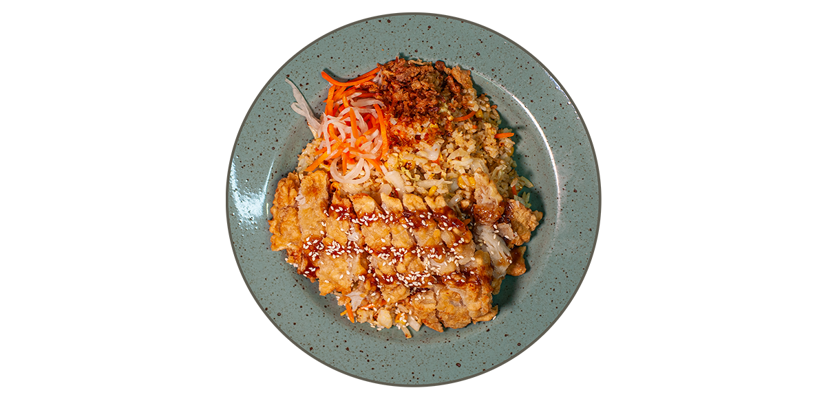 Kuřecí v tempuře a restovaná rýže se zeleninou