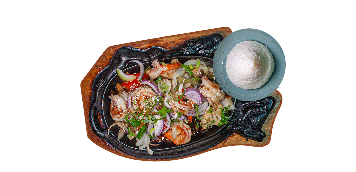 Rýže a restované maso na horké plotýnce